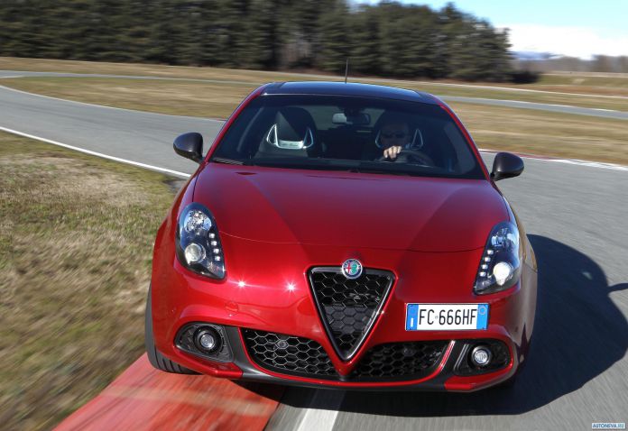 2016 Alfa Romeo Giulietta - фотография 13 из 30 2016 Alfa Romeo Giulietta - фотография 13 из 30