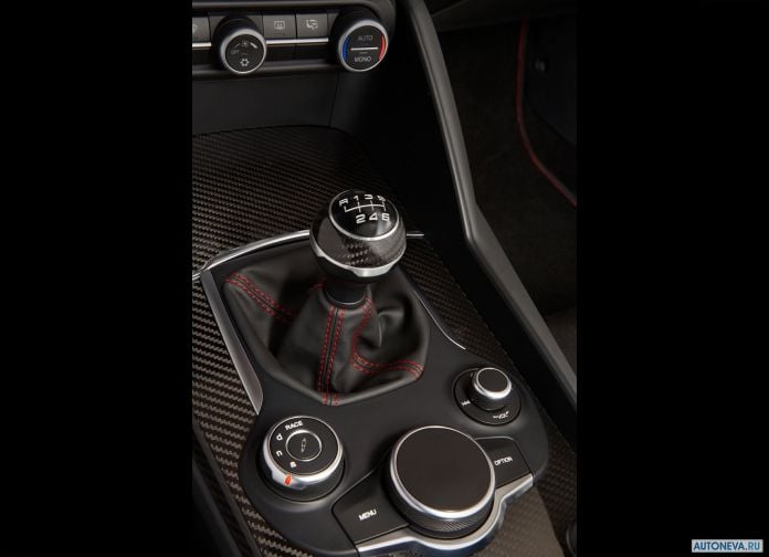 2016 Alfa Romeo Giulia Quadrifogilo - фотография 153 из 155 2016 Alfa Romeo Giulia Quadrifogilo - фотография 153 из 155