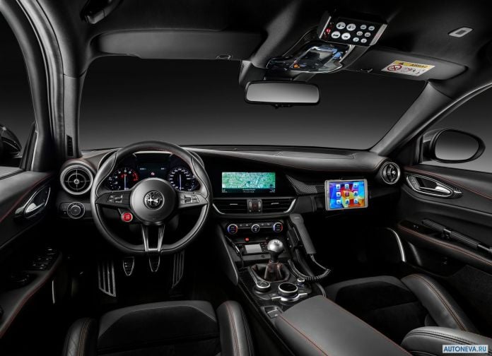 2016 Alfa Romeo Giulia Quadrifogilo Carabinieri - фотография 7 из 9 2016 Alfa Romeo Giulia Quadrifogilo Carabinieri - фотография 7 из 9