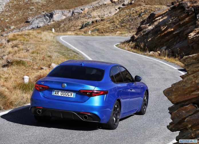 2017 Alfa Romeo Giulia Veloce - фотография 14 из 23