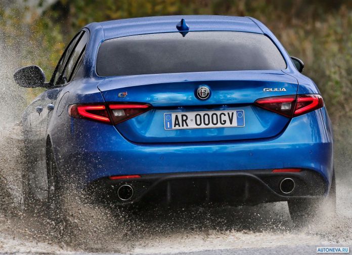2017 Alfa Romeo Giulia Veloce - фотография 17 из 23