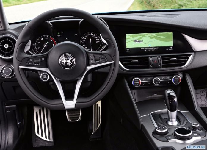 2017 Alfa Romeo Giulia Veloce - фотография 19 из 23