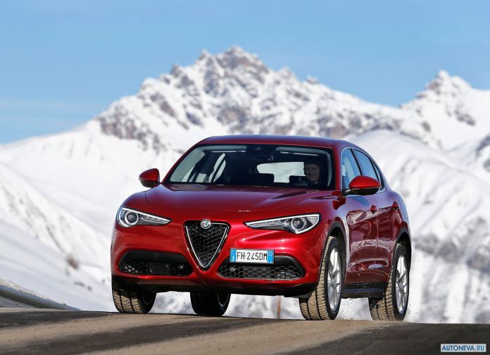 2018 Alfa Romeo Stelvio - фотография 33 из 158
