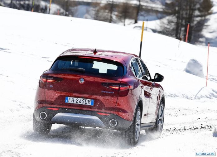 2018 Alfa Romeo Stelvio - фотография 97 из 158