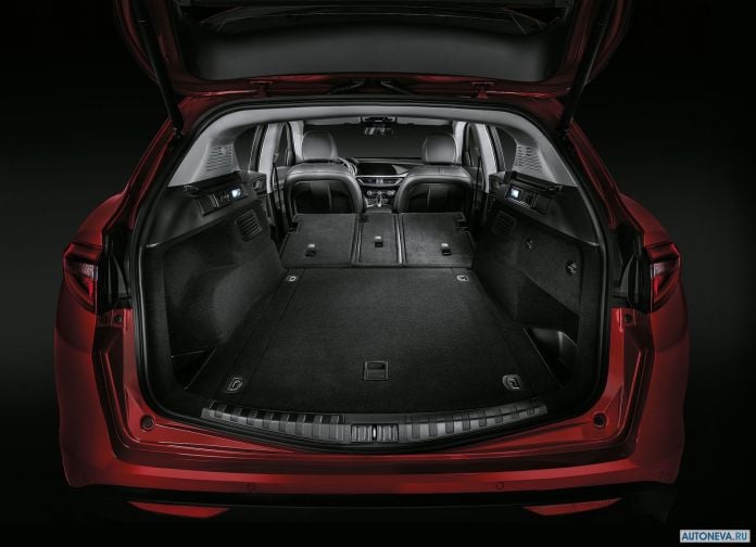 2018 Alfa Romeo Stelvio - фотография 141 из 158 2018 Alfa Romeo Stelvio - фотография 141 из 158