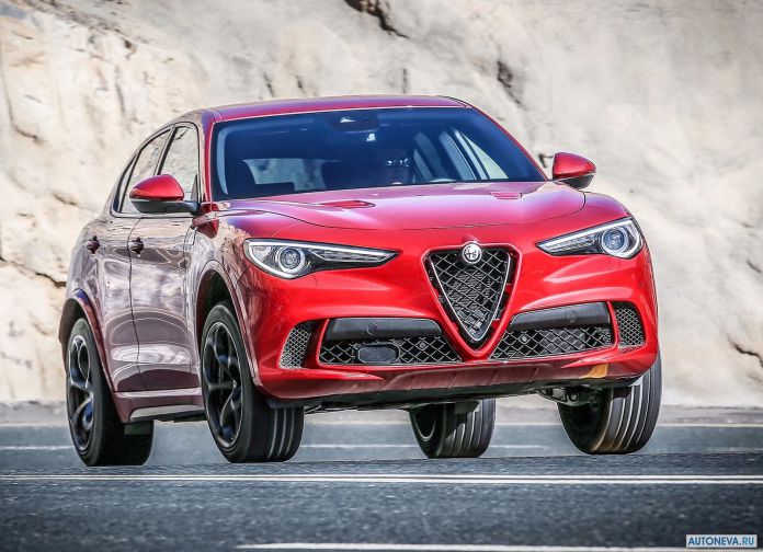 2018 Alfa Romeo Stelvio Quadrifoglio - фотография 1 из 102 2018 Alfa Romeo Stelvio Quadrifoglio - фотография 1 из 102