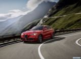 alfa_romeo_2018_stelvio_quadrifoglio_008.jpg