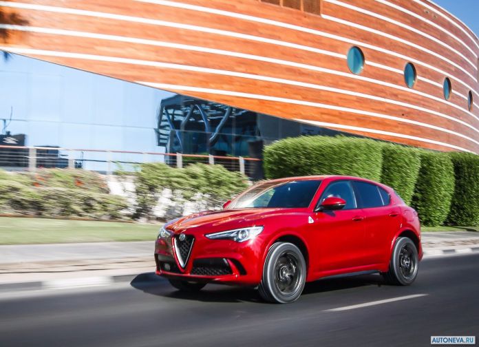 2018 Alfa Romeo Stelvio Quadrifoglio - фотография 27 из 102