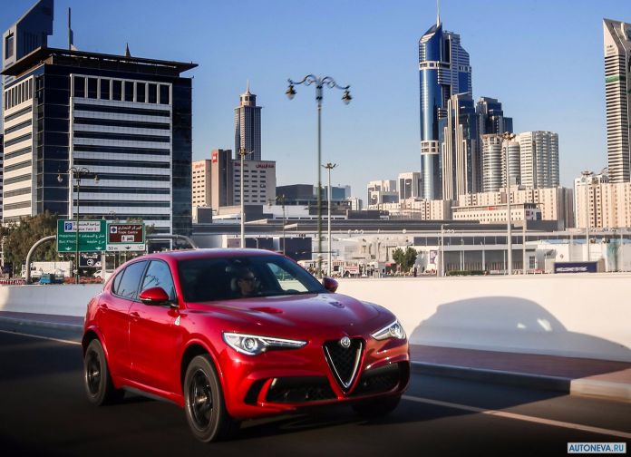 2018 Alfa Romeo Stelvio Quadrifoglio - фотография 36 из 102