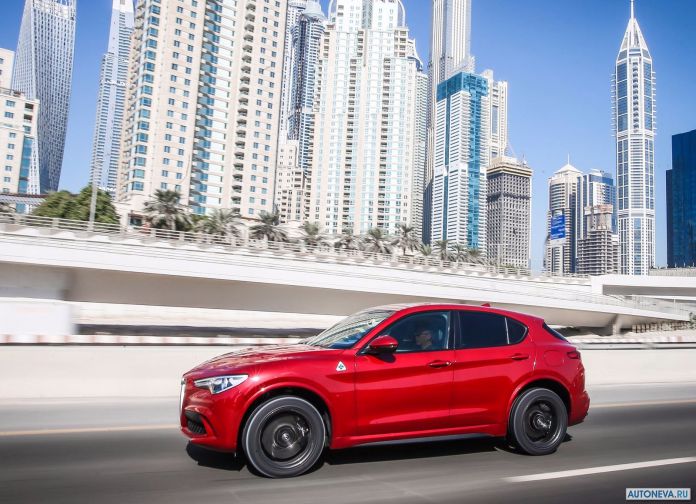 2018 Alfa Romeo Stelvio Quadrifoglio - фотография 50 из 102