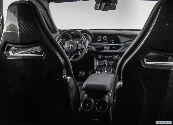 2018 Alfa Romeo Stelvio Quadrifoglio US version - фотография 178 из 223