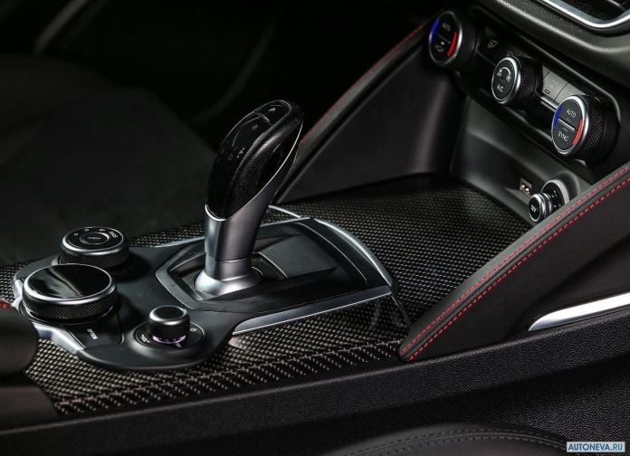 2018 Alfa Romeo Stelvio Quadrifoglio US version - фотография 180 из 223 2018 Alfa Romeo Stelvio Quadrifoglio US version - фотография 180 из 223