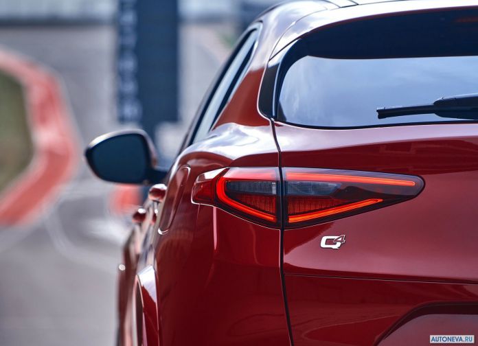 2018 Alfa Romeo Stelvio Quadrifoglio US version - фотография 192 из 223