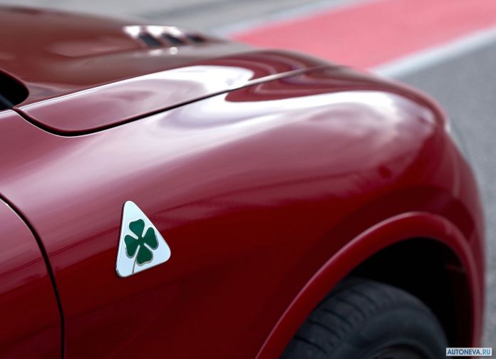 2018 Alfa Romeo Stelvio Quadrifoglio US version - фотография 216 из 223