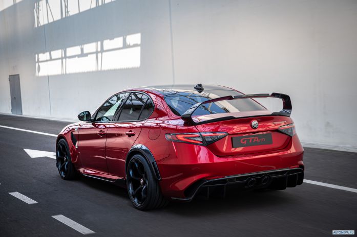 2021 Alfa Romeo Giulia GTAm - фотография 6 из 20 2021 Alfa Romeo Giulia GTAm - фотография 6 из 20