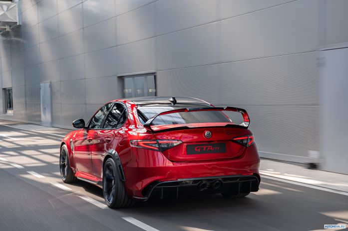 2021 Alfa Romeo Giulia GTAm - фотография 7 из 20 2021 Alfa Romeo Giulia GTAm - фотография 7 из 20