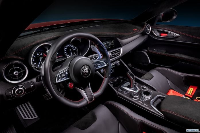 2021 Alfa Romeo Giulia GTAm - фотография 9 из 20