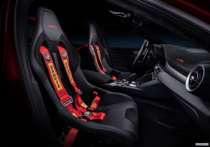 2021 Alfa Romeo Giulia GTAm - фотография 10 из 20 2021 Alfa Romeo Giulia GTAm - фотография 10 из 20