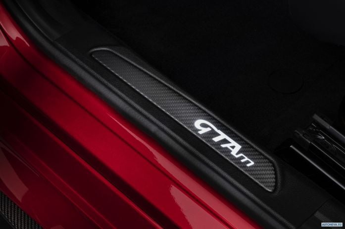 2021 Alfa Romeo Giulia GTAm - фотография 12 из 20 2021 Alfa Romeo Giulia GTAm - фотография 12 из 20