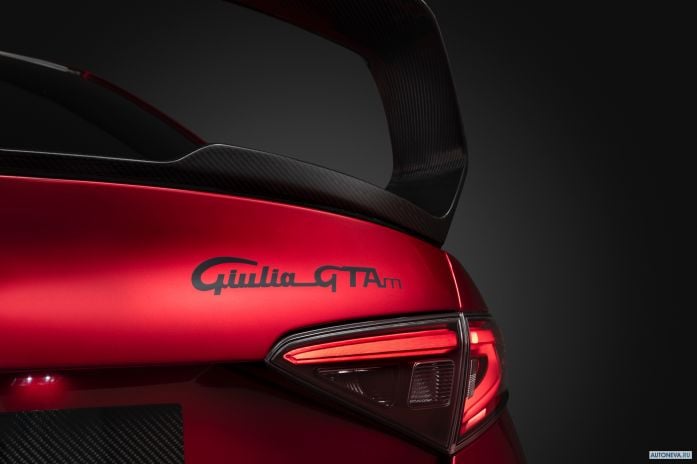2021 Alfa Romeo Giulia GTAm - фотография 13 из 20 2021 Alfa Romeo Giulia GTAm - фотография 13 из 20