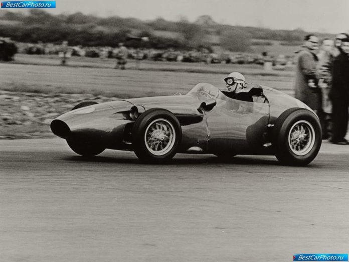 1959 Aston Martin DBR4 - фотография 2 из 2