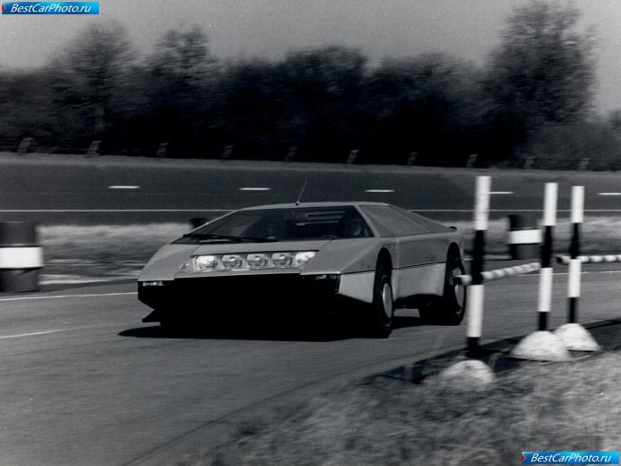 1980 Aston Martin Bulldog Concept Car - фотография 8 из 11