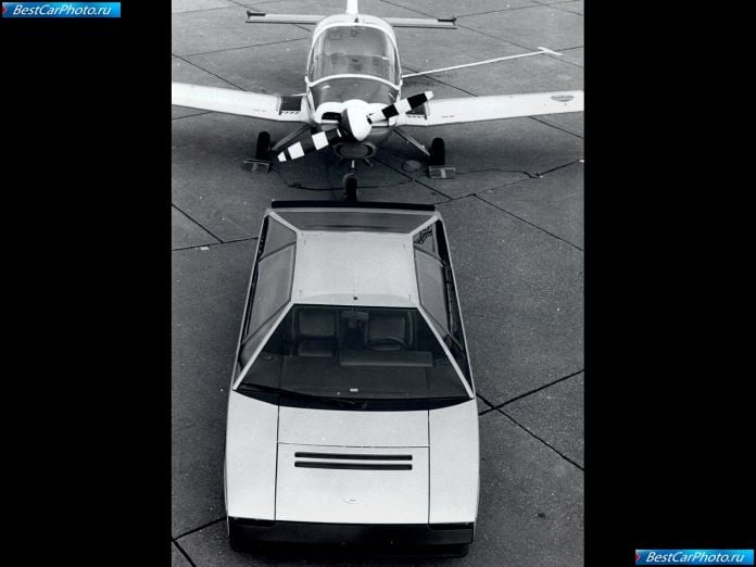 1980 Aston Martin Bulldog Concept Car - фотография 11 из 11