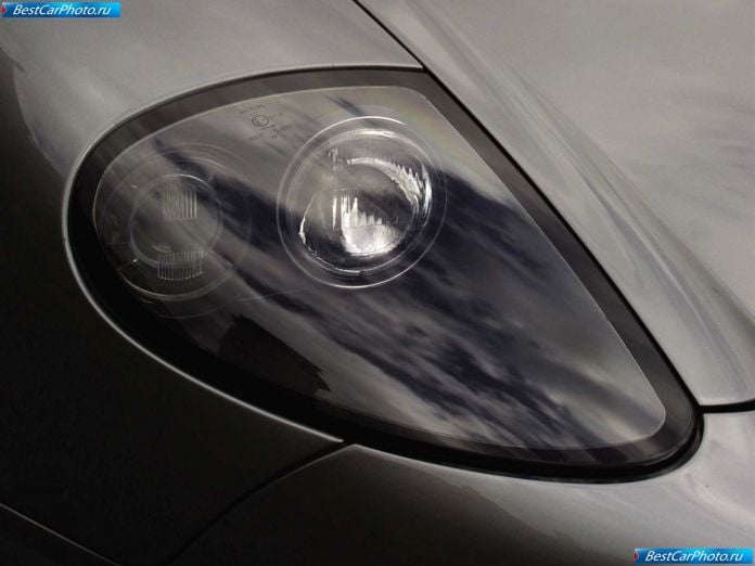 2001 Aston Martin V12 Vanquish - фотография 16 из 31