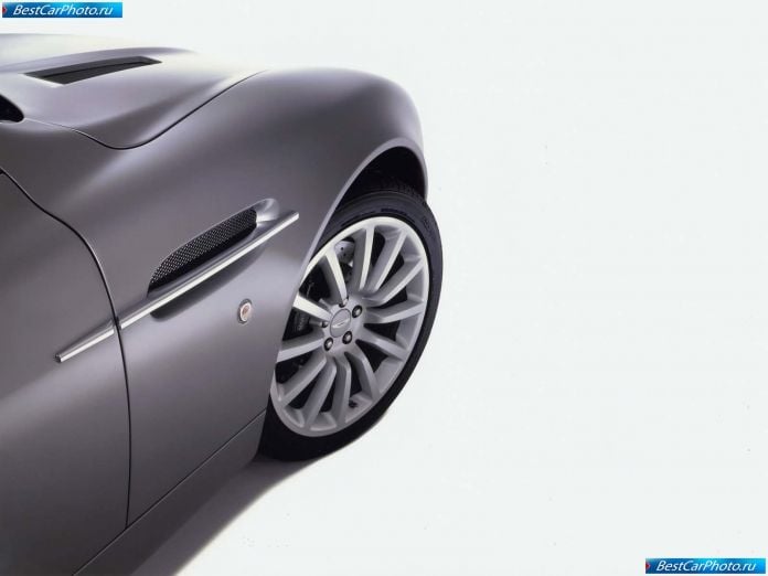 2001 Aston Martin V12 Vanquish - фотография 21 из 31