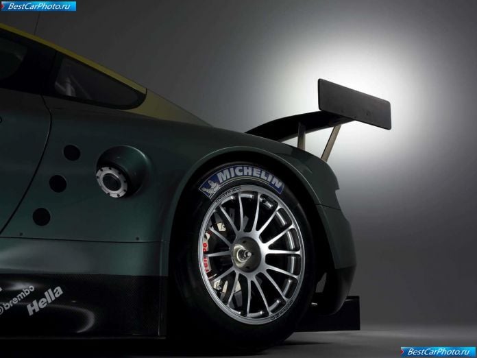 2005 Aston Martin DBR9 - фотография 26 из 27
