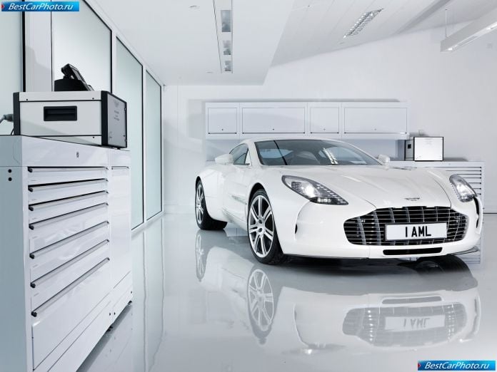 2010 Aston Martin One 77 - фотография 5 из 30