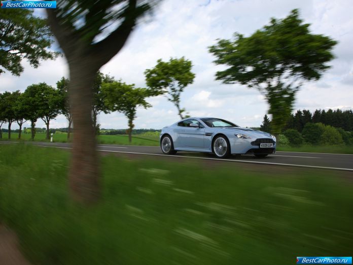 2010 Aston Martin V12 Vantage - фотография 24 из 81