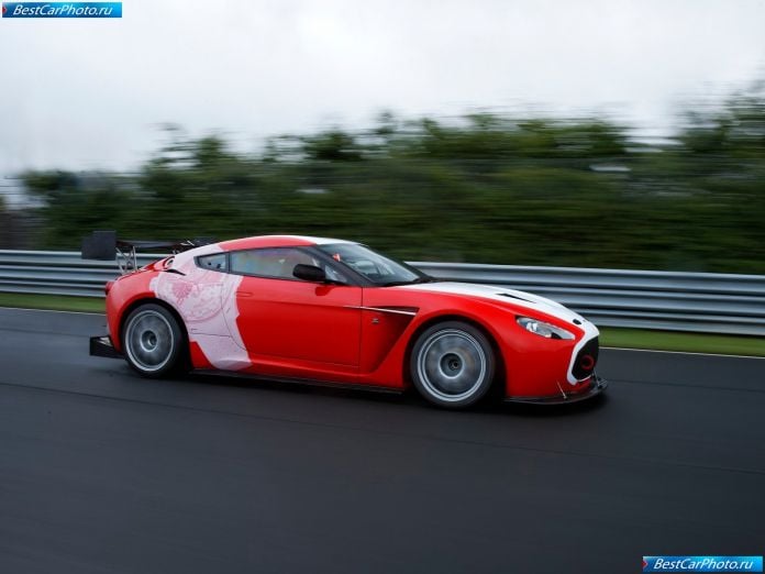 2011 Aston Martin V12 Zagato Racecar - фотография 12 из 19