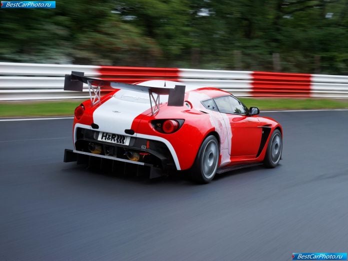 2011 Aston Martin V12 Zagato Racecar - фотография 15 из 19