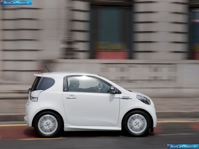 2012 Aston Martin Cygnet - фотография 9 из 16