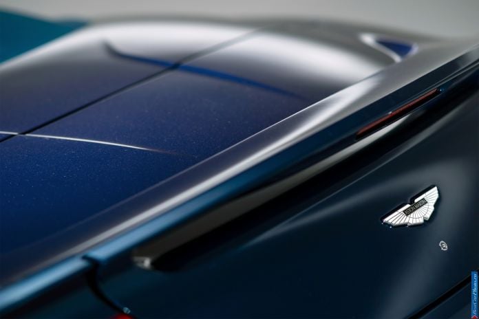 2014 Aston Martin Vanquish Volante - фотография 13 из 23