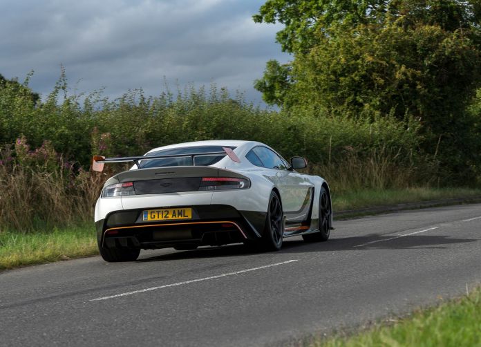 2015 Aston Martin Vantage GT12 - фотография 62 из 140