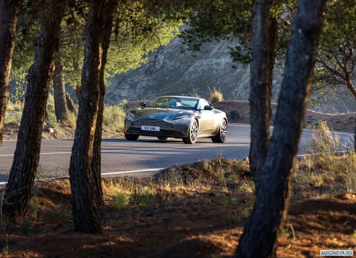 2017 Aston Martin DB11 - фотография 8 из 250