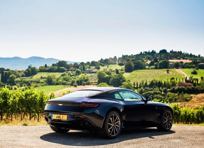 2017 Aston Martin DB11 - фотография 98 из 250