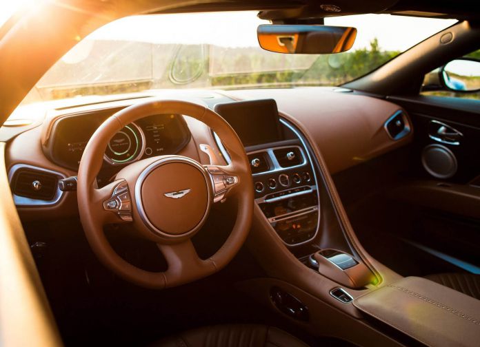 2017 Aston Martin DB11 - фотография 146 из 250
