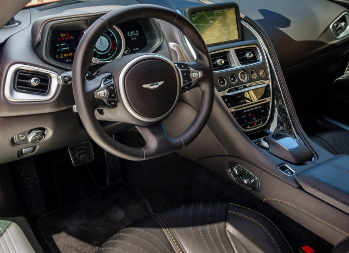 2017 Aston Martin DB11 - фотография 147 из 250
