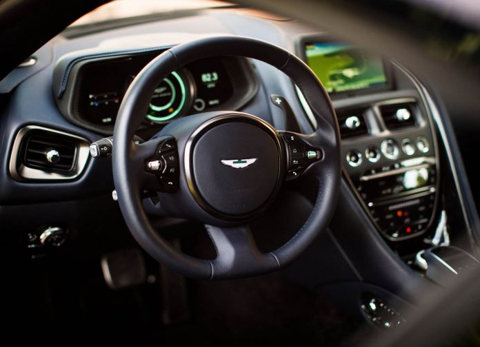 2017 Aston Martin DB11 - фотография 150 из 250