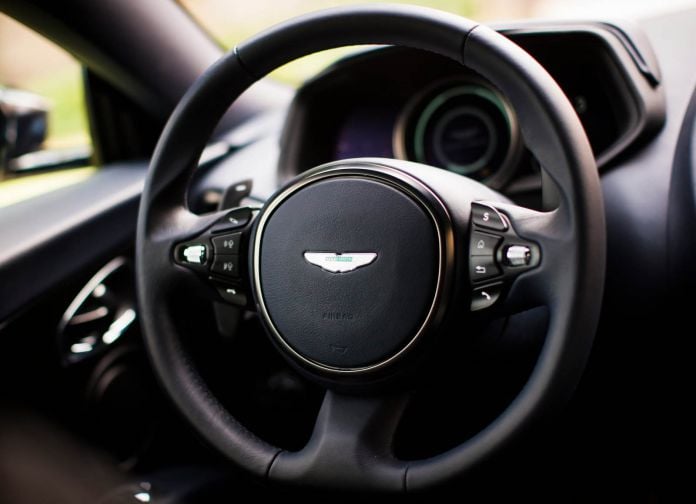 2017 Aston Martin DB11 - фотография 157 из 250
