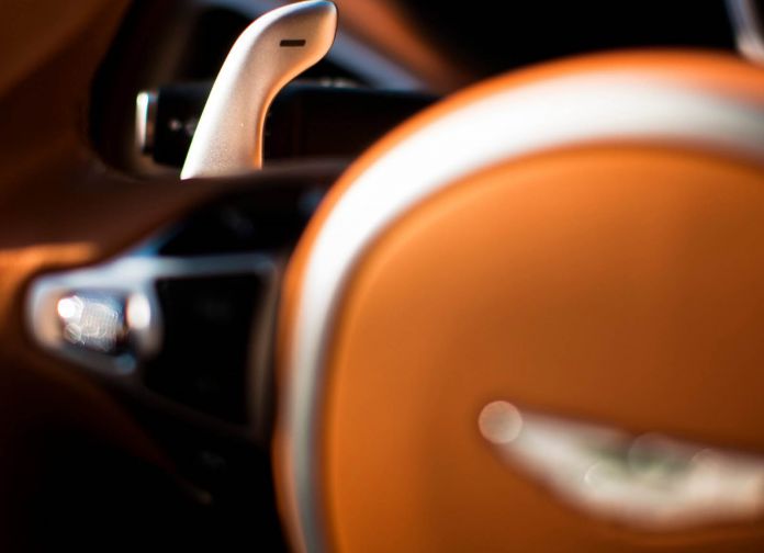 2017 Aston Martin DB11 - фотография 174 из 250