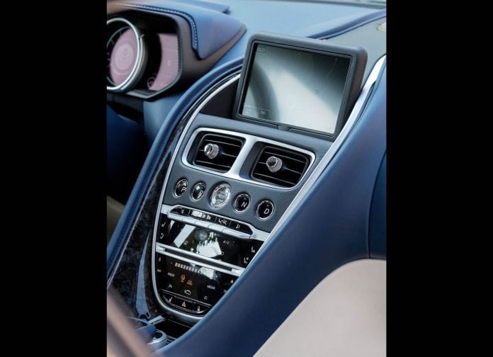 2017 Aston Martin DB11 Frosted Glass Blue - фотография 108 из 111