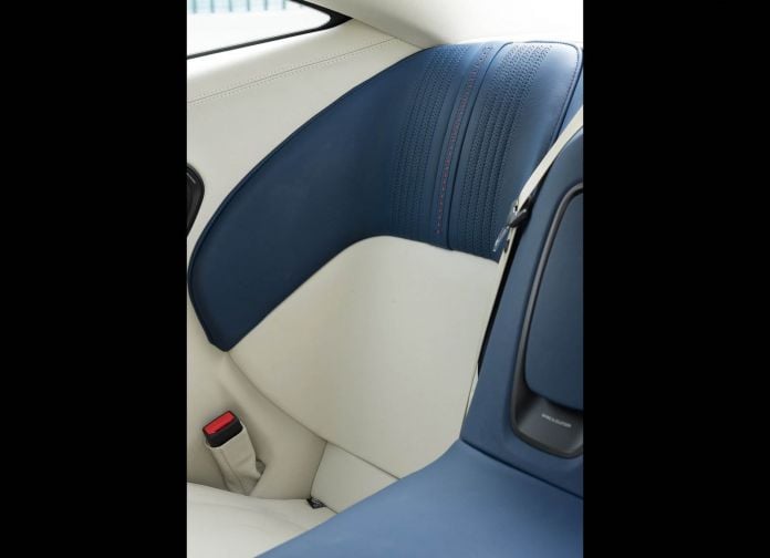 2017 Aston Martin DB11 Frosted Glass Blue - фотография 109 из 111