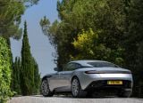 aston_martin_2017_db11_lightning_sliver_105.jpg