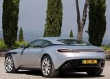 aston_martin_2017_db11_lightning_sliver_108.jpg