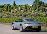 aston_martin_2017_db11_lightning_sliver_110.jpg