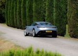 aston_martin_2017_db11_lightning_sliver_120.jpg